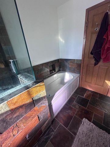 W53N813 Manchester SQUARE, Cedarburg, WI 53012