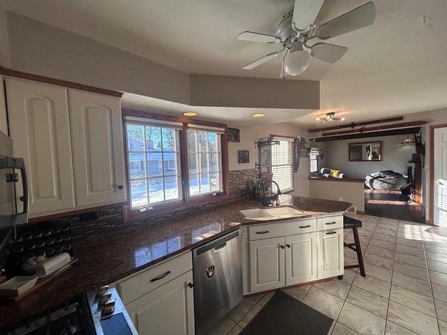 W53N813 Manchester SQUARE, Cedarburg, WI 53012