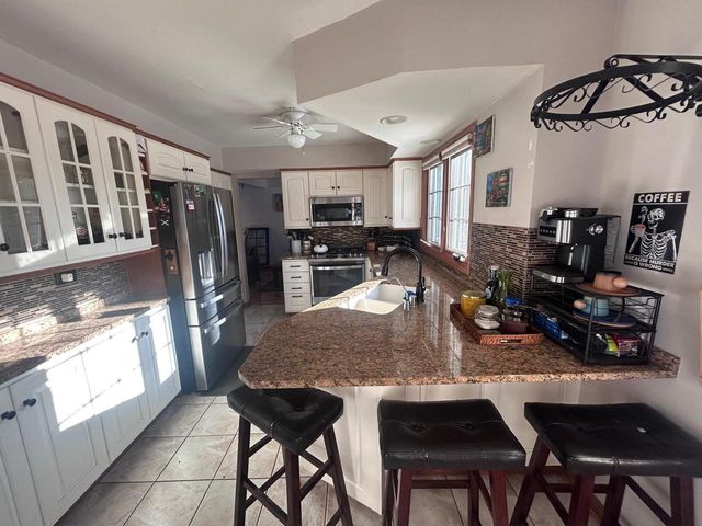 W53N813 Manchester SQUARE, Cedarburg, WI 53012