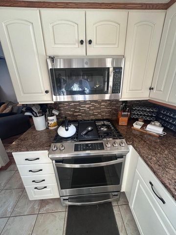 W53N813 Manchester SQUARE, Cedarburg, WI 53012