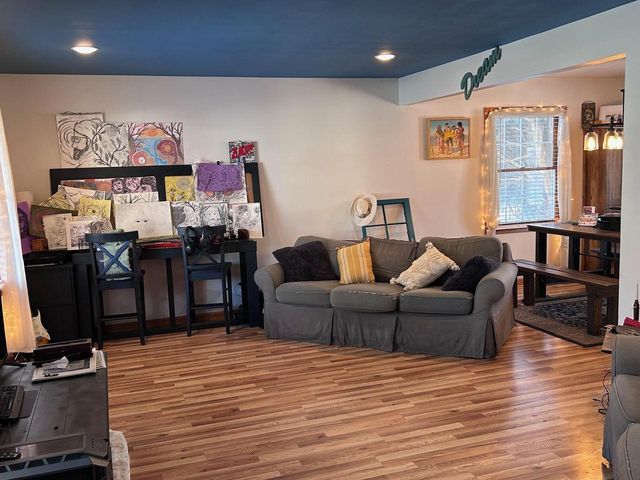 W53N813 Manchester SQUARE, Cedarburg, WI 53012