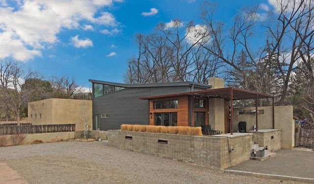 8 Arroyo Pequeno, Santa Fe, NM 87506