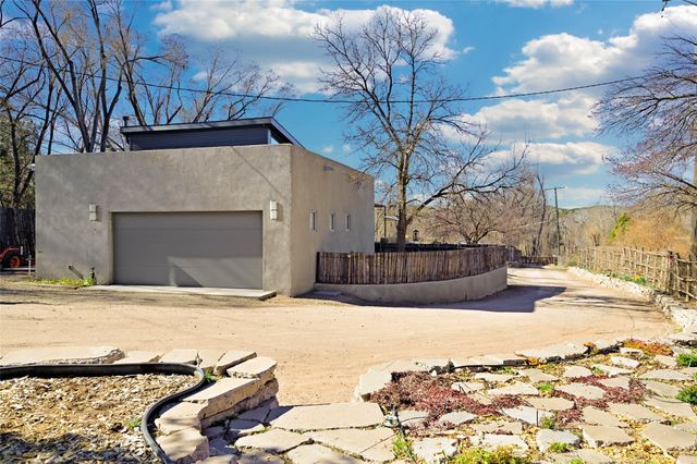 8 Arroyo Pequeno, Santa Fe, NM 87506