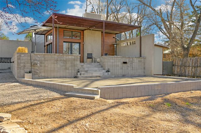 8 Arroyo Pequeno, Santa Fe, NM 87506