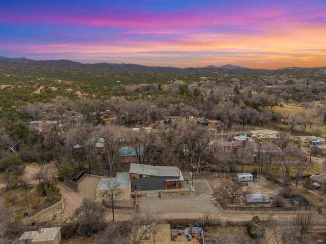 8 Arroyo Pequeno, Santa Fe, NM 87506