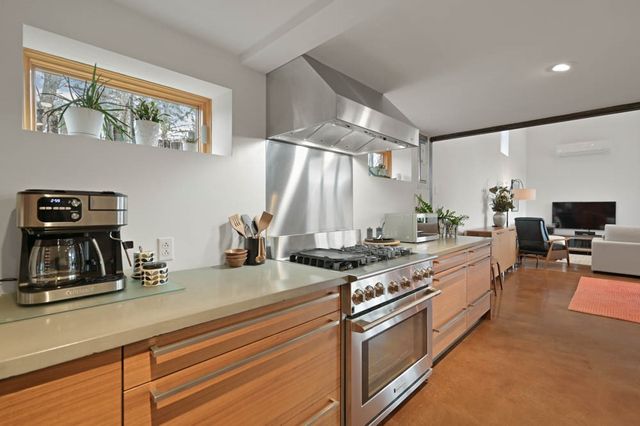 8 Arroyo Pequeno, Santa Fe, NM 87506