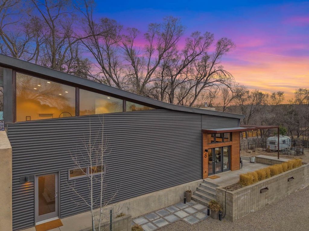 8 Arroyo Pequeno, Santa Fe, NM 87506