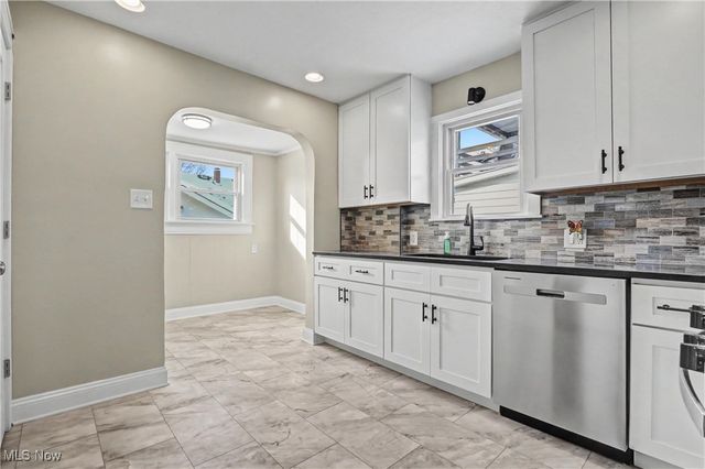 1764 10th Street, Cuyahoga Falls, OH 44221