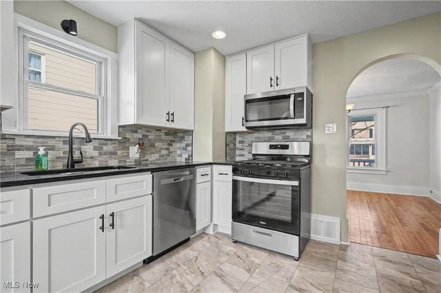 1764 10th Street, Cuyahoga Falls, OH 44221