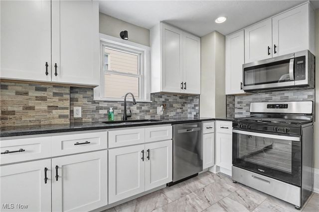 1764 10th Street, Cuyahoga Falls, OH 44221