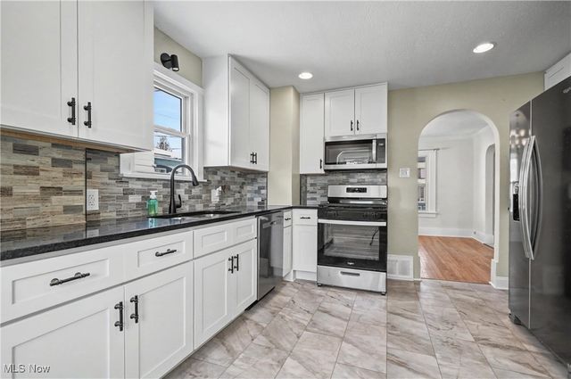 1764 10th Street, Cuyahoga Falls, OH 44221