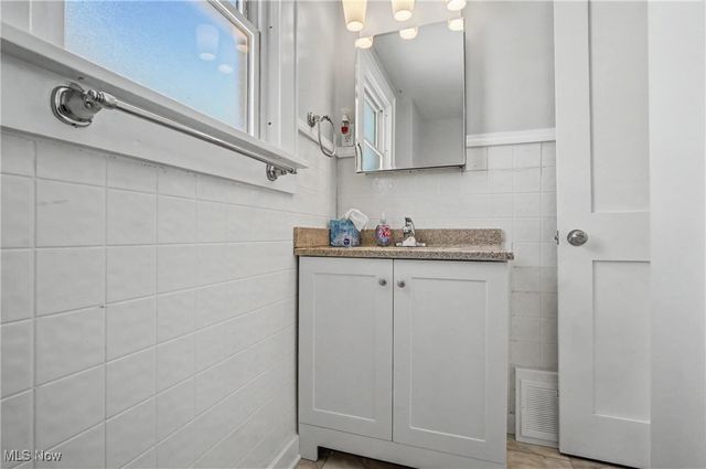 1764 10th Street, Cuyahoga Falls, OH 44221