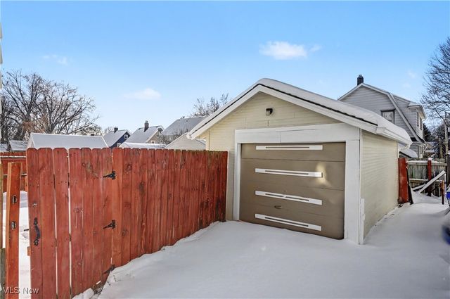 1764 10th Street, Cuyahoga Falls, OH 44221