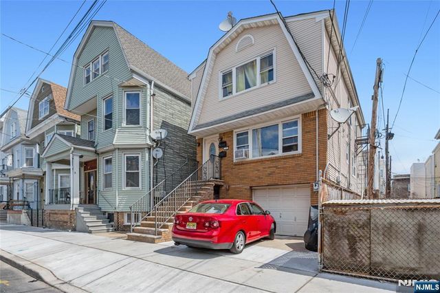 1 Kingsland Avenue, Harrison, NJ 07029