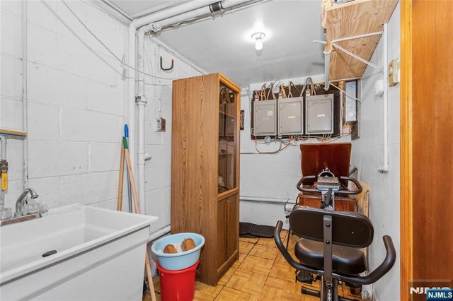 1 Kingsland Avenue, Harrison, NJ 07029
