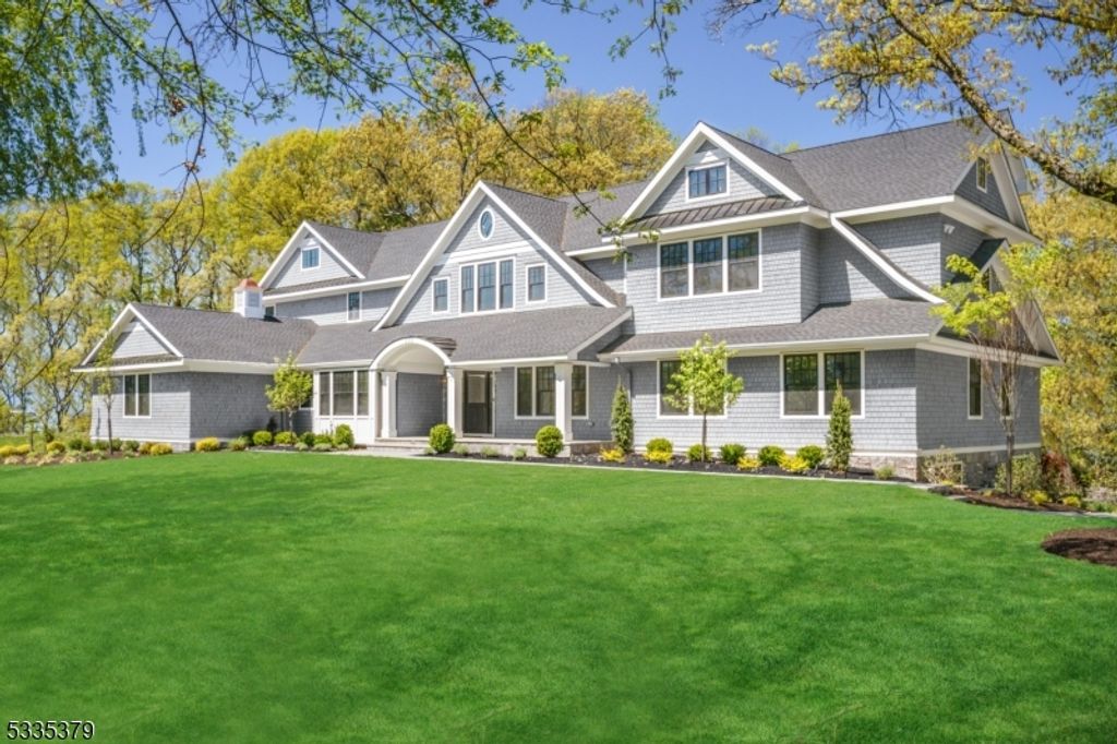 330 HARTSHORN DRIVE, Millburn Twp., NJ 07078