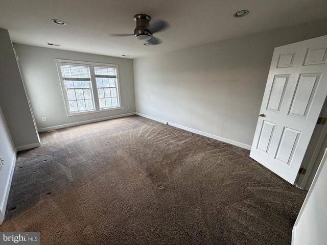 1018 HOTCHKISS PL, Fredericksburg, VA 22401