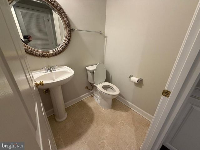 1018 HOTCHKISS PL, Fredericksburg, VA 22401