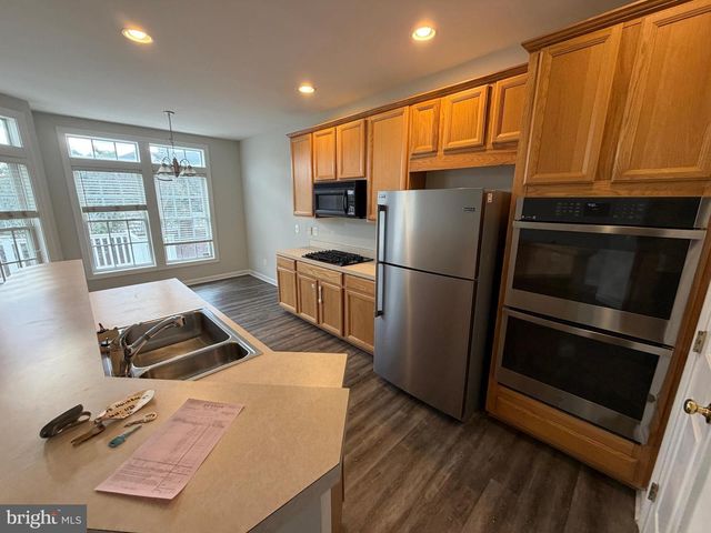 1018 HOTCHKISS PL, Fredericksburg, VA 22401