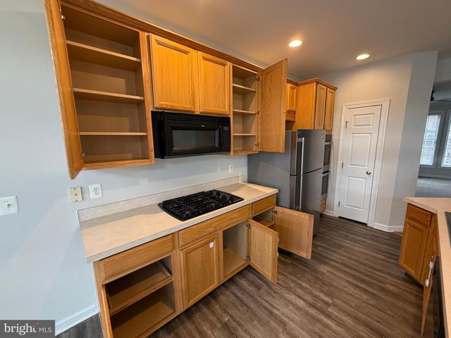 1018 HOTCHKISS PL, Fredericksburg, VA 22401