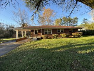 18 W Bel Air Blvd, Clarksville, TN 37042