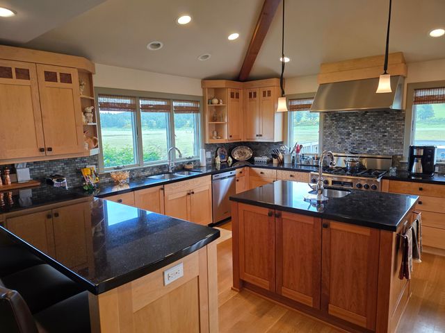 91146 Pioneer Farm Road, Warrenton, OR 97146