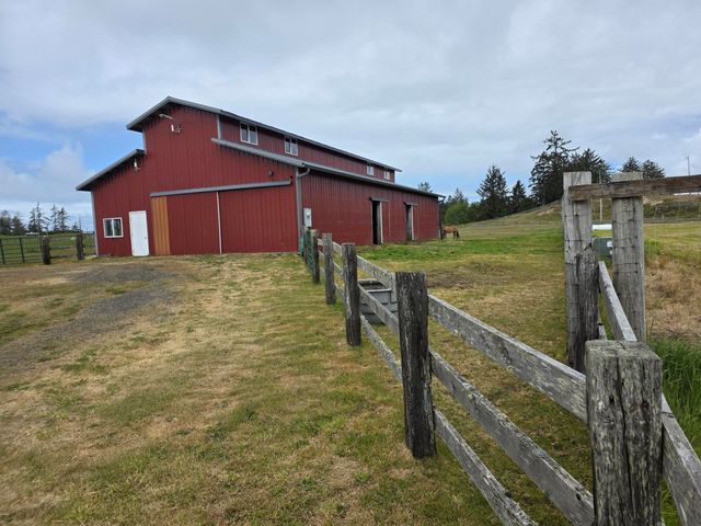 91146 Pioneer Farm Road, Warrenton, OR 97146