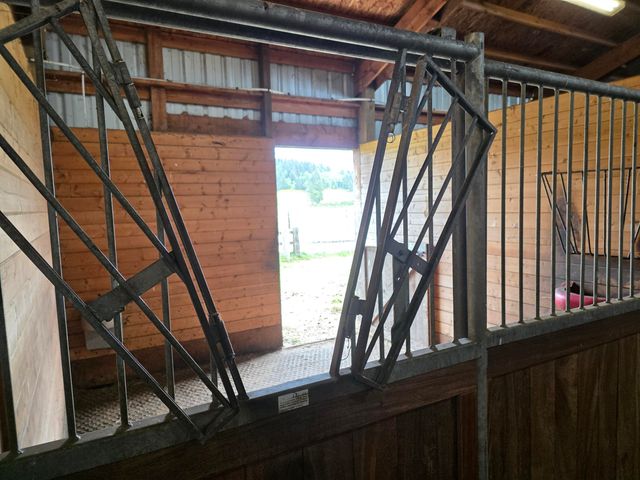 91146 Pioneer Farm Road, Warrenton, OR 97146