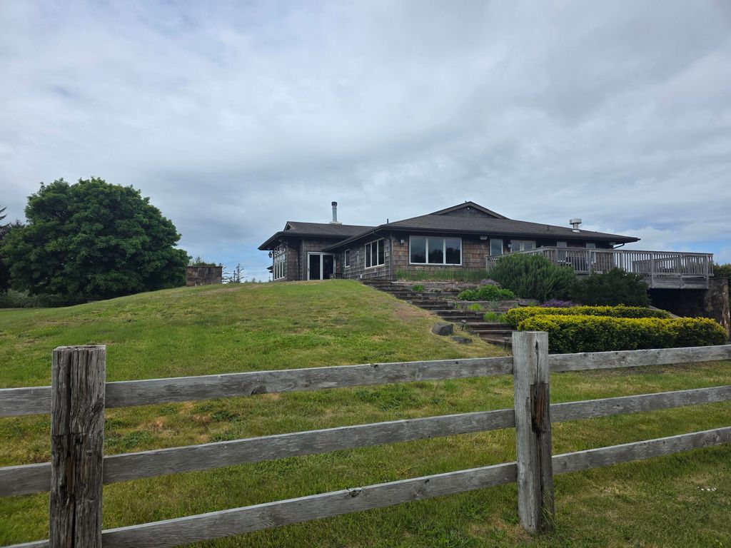 91146 Pioneer Farm Road, Warrenton, OR 97146