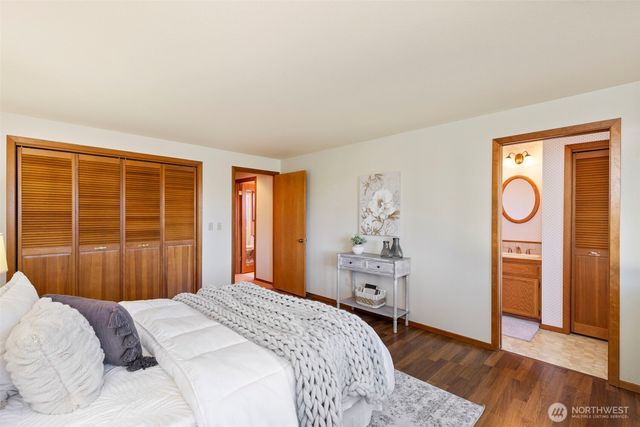 909 55th Street, Port Townsend, WA 98368