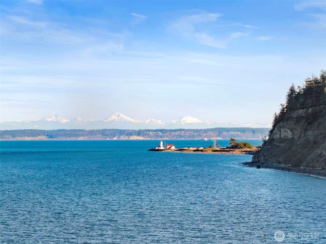 909 55th Street, Port Townsend, WA 98368