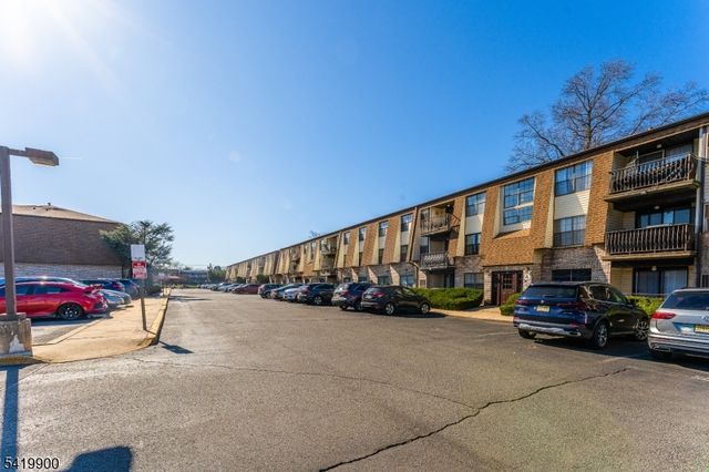 660 N Broad St 8, Elizabeth City, NJ 07208