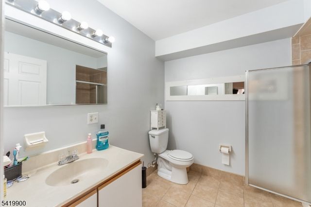 660 N Broad St 8, Elizabeth City, NJ 07208