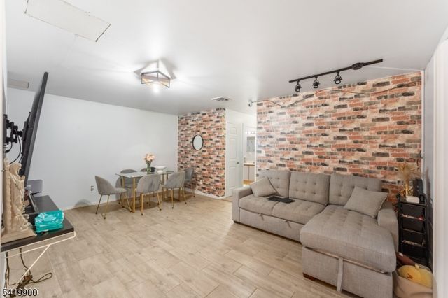 660 N Broad St 8, Elizabeth City, NJ 07208