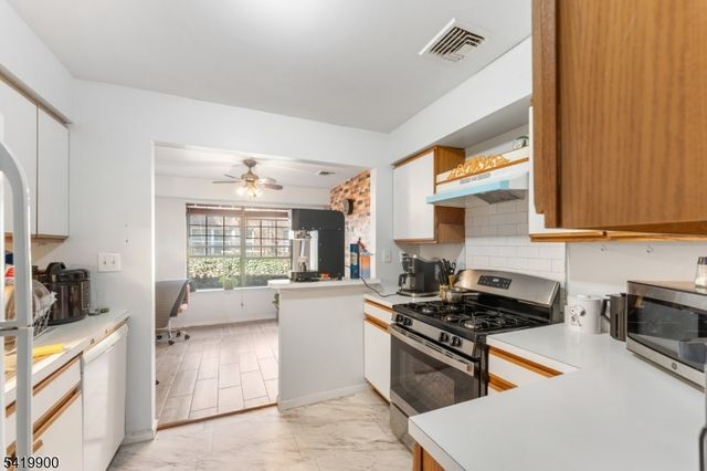 660 N Broad St 8, Elizabeth City, NJ 07208