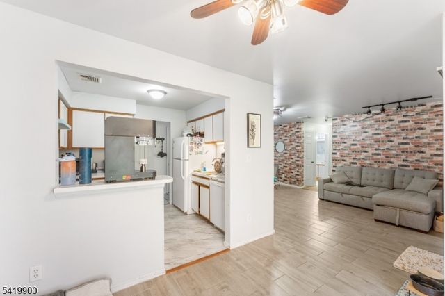 660 N Broad St 8, Elizabeth City, NJ 07208