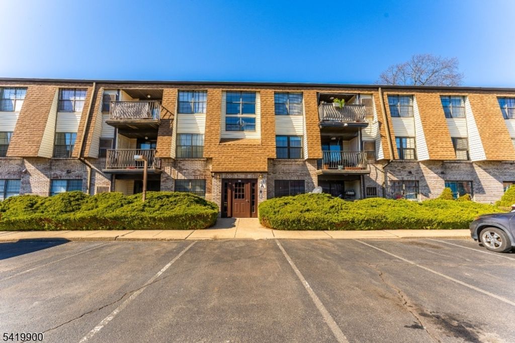 660 N Broad St 8, Elizabeth City, NJ 07208