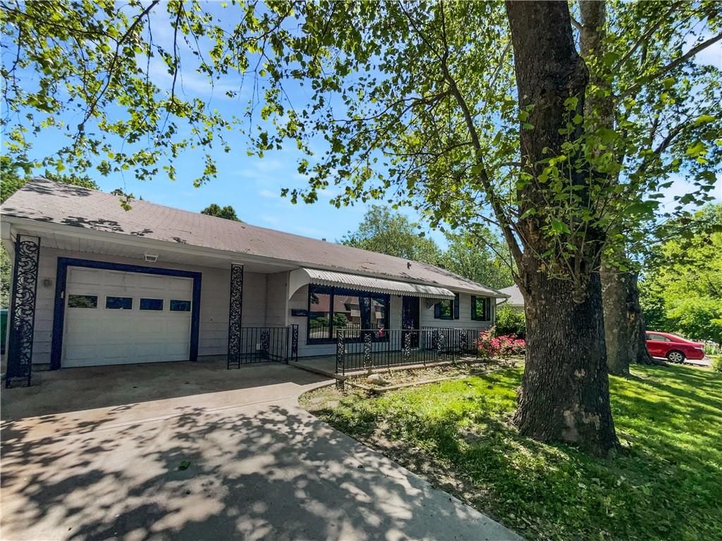 7139 Hardy Street, Overland Park, KS 66204