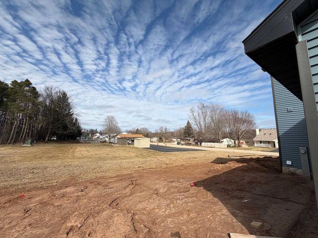 1801 SOUTHLAND LANE, New London, WI 54961