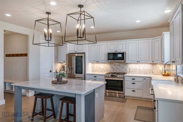 950 White Horse Loop, Bozeman, MT 59718
