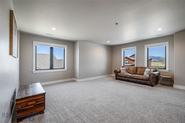 950 White Horse Loop, Bozeman, MT 59718