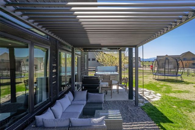 950 White Horse Loop, Bozeman, MT 59718