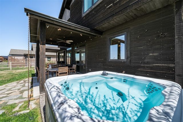 950 White Horse Loop, Bozeman, MT 59718