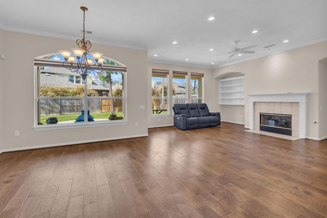 15 E Royal Mews, Conroe, TX 77384