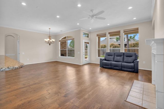 15 E Royal Mews, Conroe, TX 77384