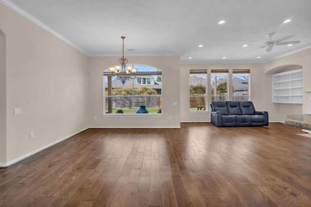 15 E Royal Mews, Conroe, TX 77384