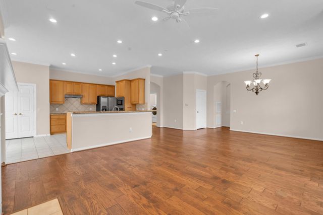 15 E Royal Mews, Conroe, TX 77384