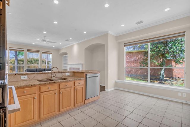 15 E Royal Mews, Conroe, TX 77384