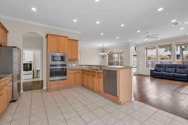 15 E Royal Mews, Conroe, TX 77384