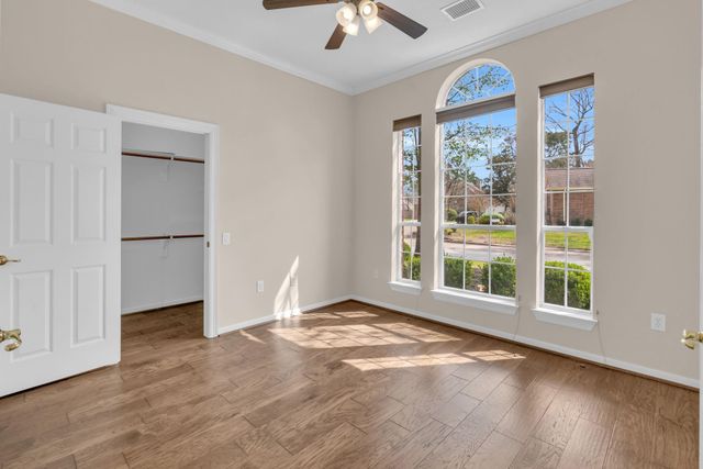 15 E Royal Mews, Conroe, TX 77384